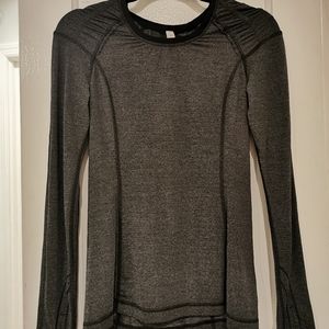 Heather grey "Lululemon Run: turn around" long sleeve size 4